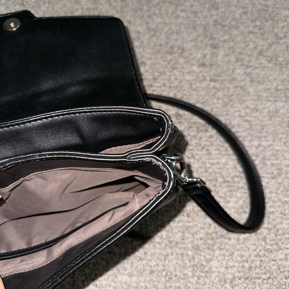 Matt & Nat Bag - Ito Crossbody Purse - Loom Collection - Black - Picture 10 of 16